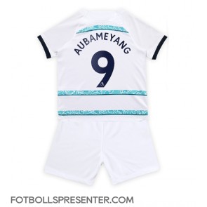 Chelsea Aubameyang #9 Bortatröja Barn 2022-23 Kortärmad (+ korta byxor)